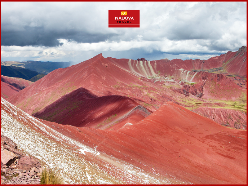 Du lịch Peru - Nếu Machu Picchu là biểu tượng của lịch sử huy hoàng, thì Vinicunca (Rainbow Mountain) chính là biểu tượng cho vẻ đẹp siêu thực của thiên nhiên và là niềm tự hào của nền du lịch Peru.