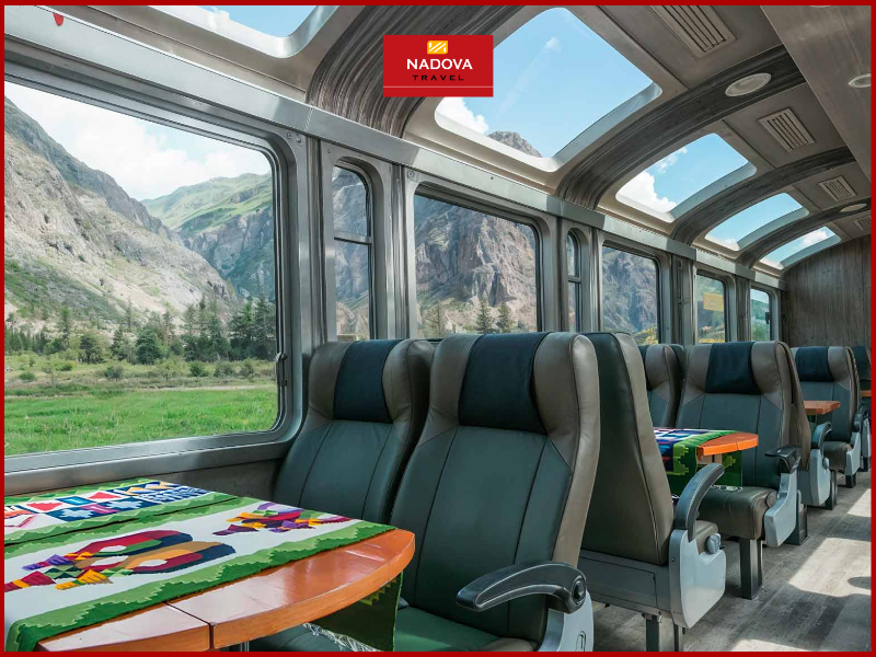 Ngắm nhìn toàn cảnh dãy Andes với tàu VistaDome trong chuyến du lịch Peru tới Machu Picchu.