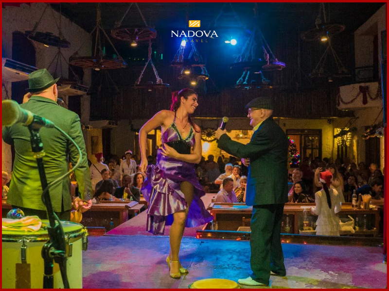 Legendarios del Guajirito là show diễn quy tụ nhiều nghệ sĩ từng tham gia dự án Buena Vista Social Club.