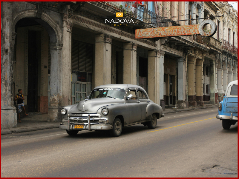 Một vòng Havana trên xe cổ thập niên 50